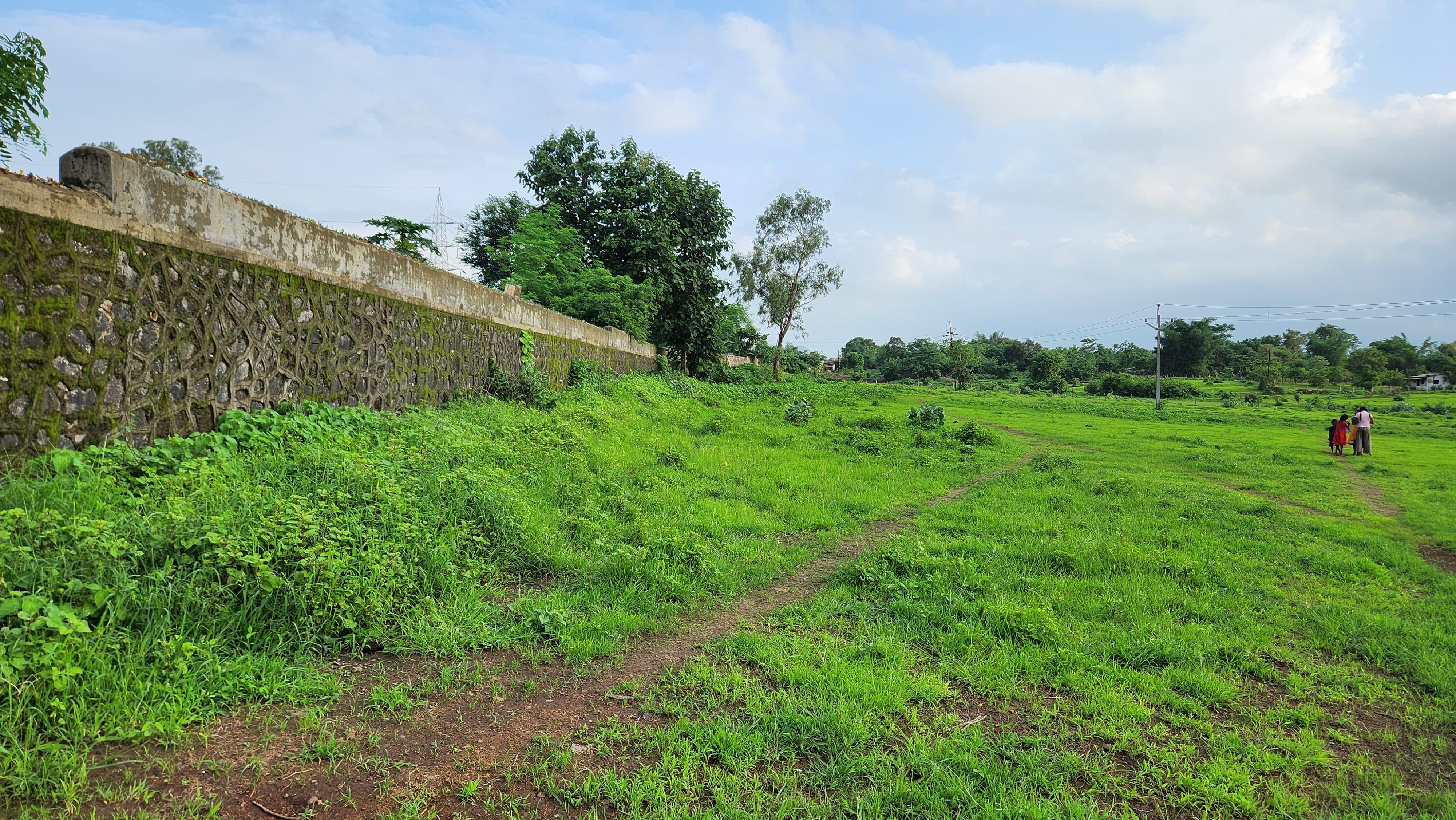 10 Acre + agriculture land for sale 10 Km from Karjat.