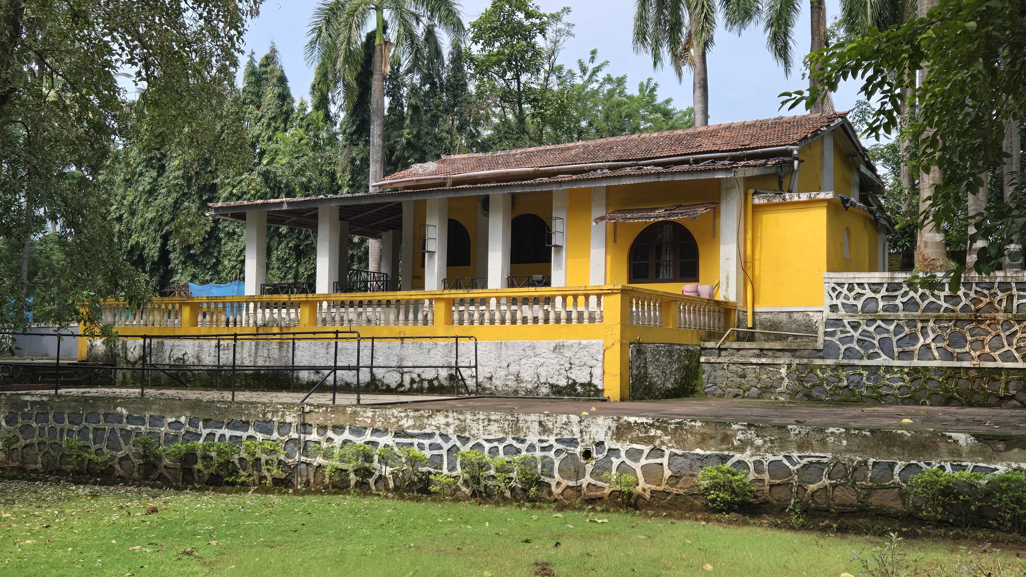 115 Guntha Resort for sale at Khalapur. 1km from Old Mumbai-Pune Highway.