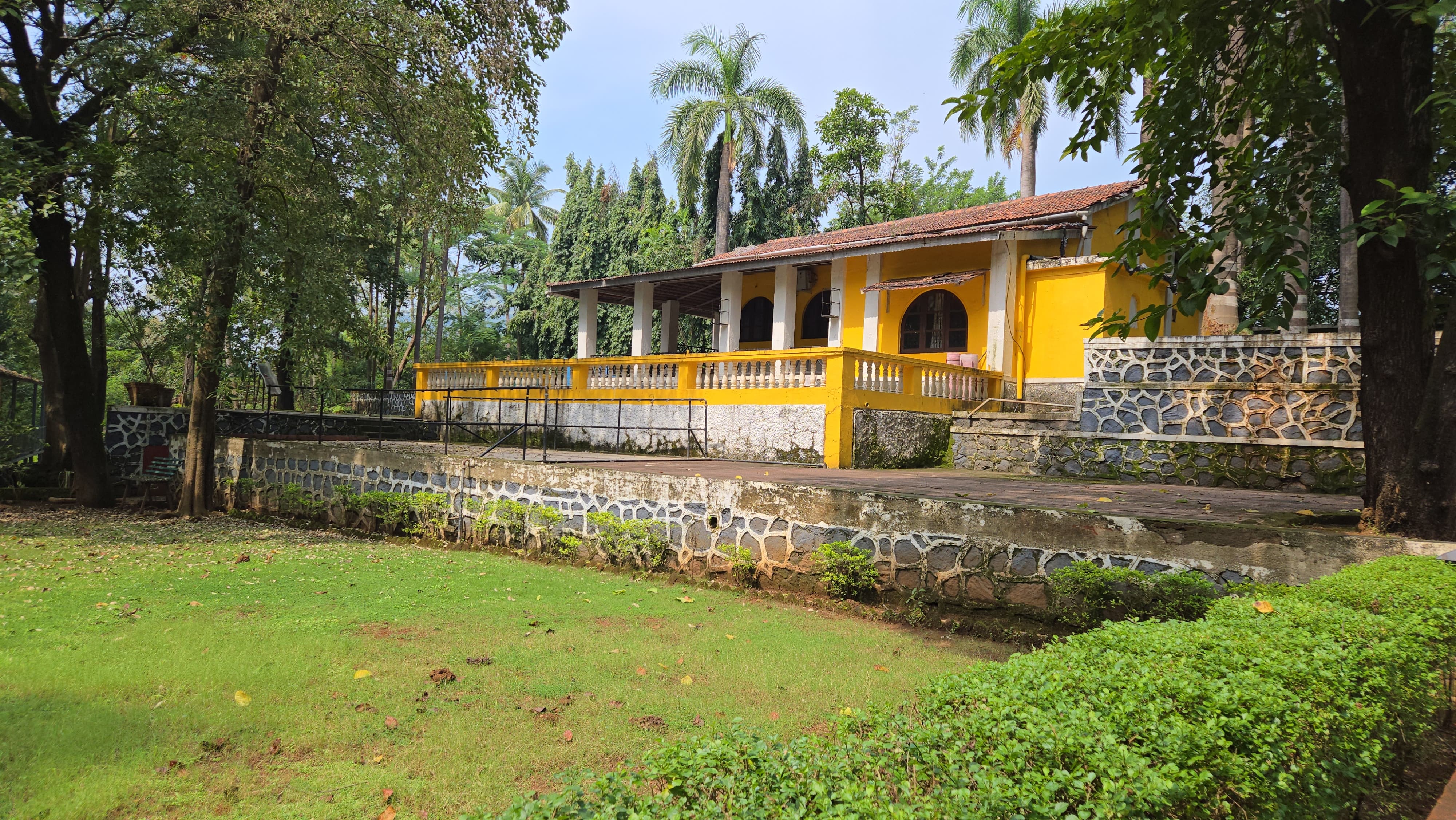 115 Guntha Resort for sale at Khalapur. 1km from Old Mumbai-Pune Highway.