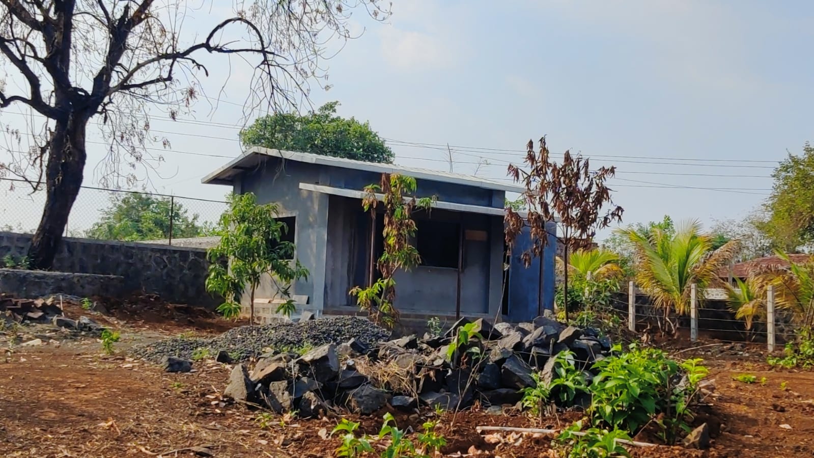 32 Gunthe Mountain View Farmhouse Land with trees for sale at village Bhaliwadi, Karjat.