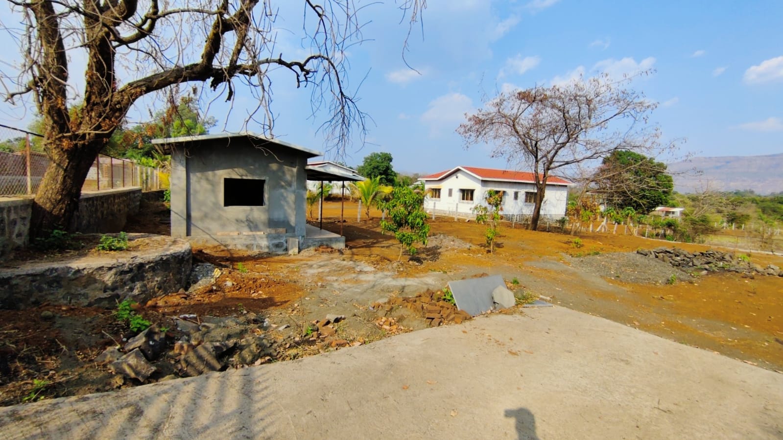32 Gunthe Mountain View Farmhouse Land with trees for sale at village Bhaliwadi, Karjat.