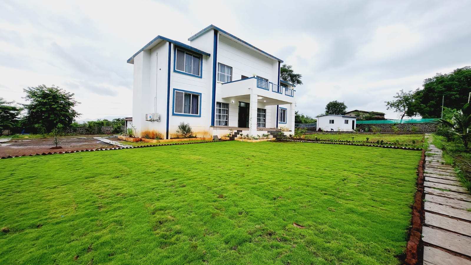 20 guntha 4bhk Farmhouse for sale 15km from Karjat station.